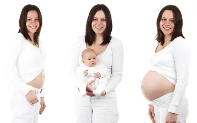 En kvinna visar sin mage under graviditeten, från tidigt trimester gravid till sent, och sedan med sin nyfödda bebis.